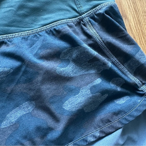Lululemon 4" Run Times Speed Shorts Lotus Camo Oil Slick Blue Size 6 HTF Rare - Picture 8 of 13
